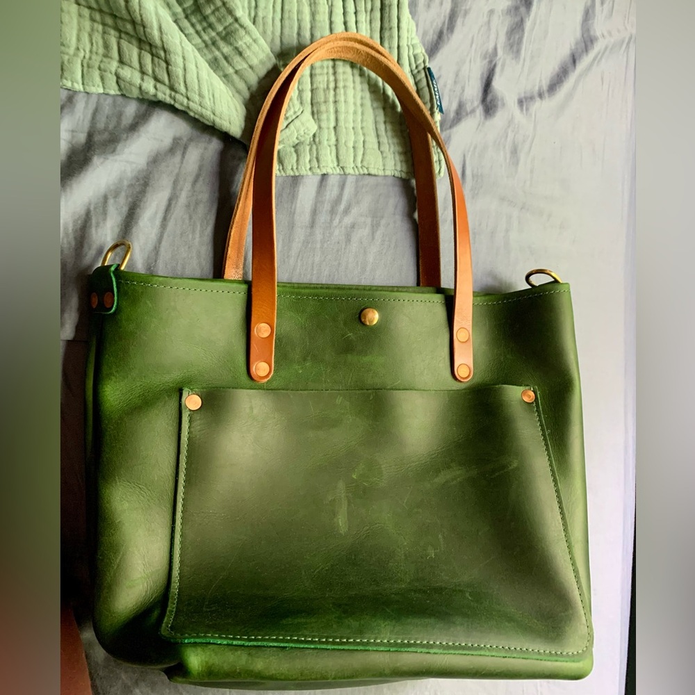 KMM & Co. Green Cheaha Travel Tote with tan handles EUC